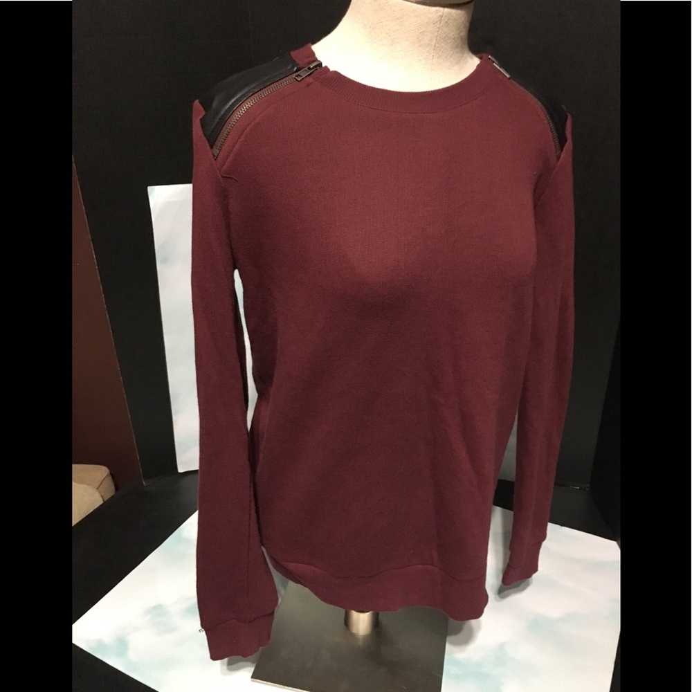 FOREVER 21 SWEATSHIRT MAROON & Black Zip Shoulder